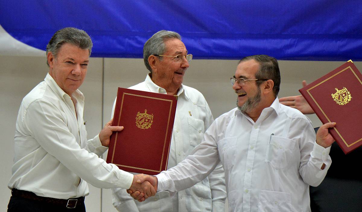 Juan Manuel Santos, presidente de Colombia, y alias ‘Timochenko’ , jefe de las Farc..