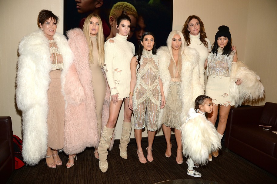 Kim, Khloé y Kourtney Kardashian. Caitlyn, Kendall, Kris y Kylie Jenner. North West Kardashian