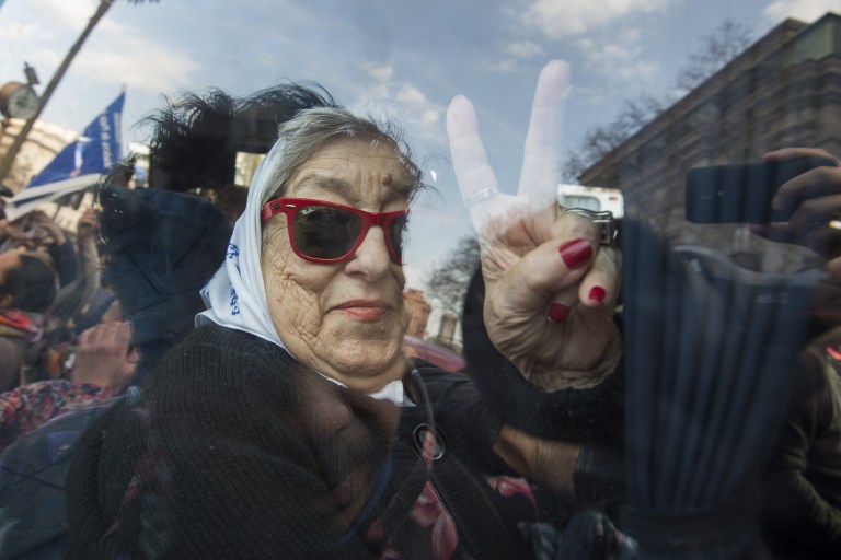 La líder de las Madres de la Plaza de Mayo, Hebe de Bonafini, de 87 años, detenida en Buenos Aires, Argentina. Pulzo.com