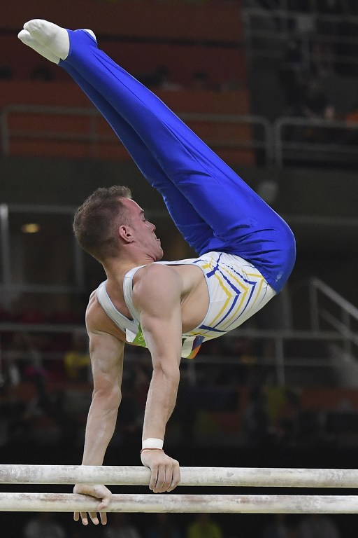 El gimnasta artístico Oleg Verniaiev, de Ucrania, ganó la medalla de oro en barras paralelas.