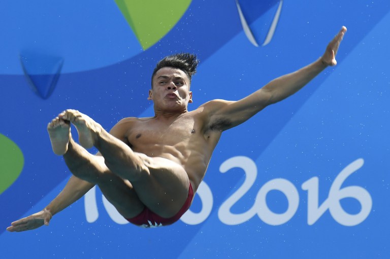 Mexico's Rodrigo Diego Lopez competes in the Men's 3m Springboard semifinal during the diving event at the Rio 2016 Olympic Games at the Maria Lenk Aquatics Stadium in Rio de Janeiro on August 16, 2016. / AFP PHOTO / CHRISTOPHE SIMON