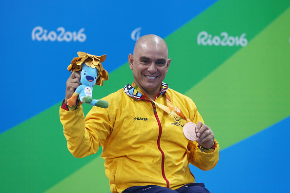 El nadador Moisés Fuentes obtuvo medalla de bronce.