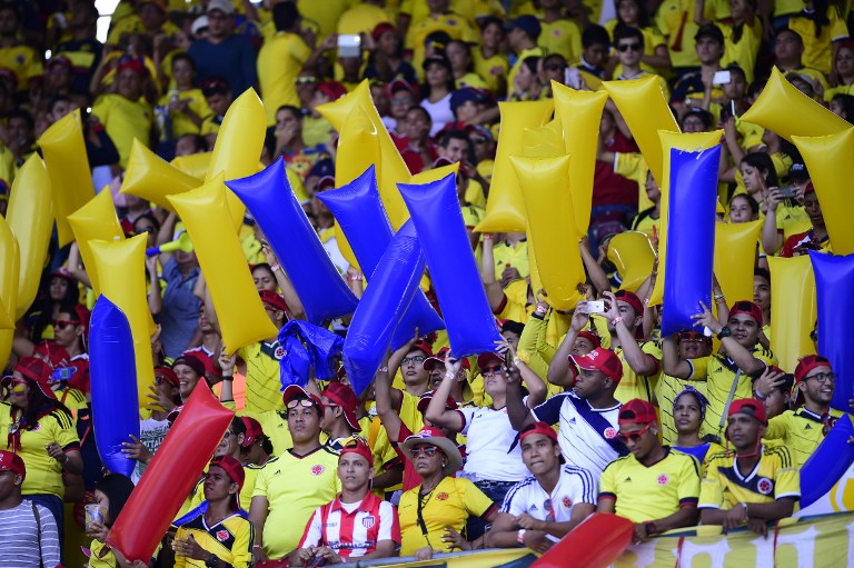 Hinchada de Colombia en estadio Metropolitano