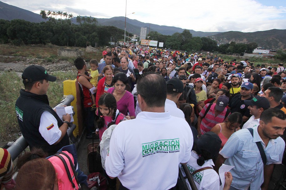 Venezolanos en frontera con Colombia