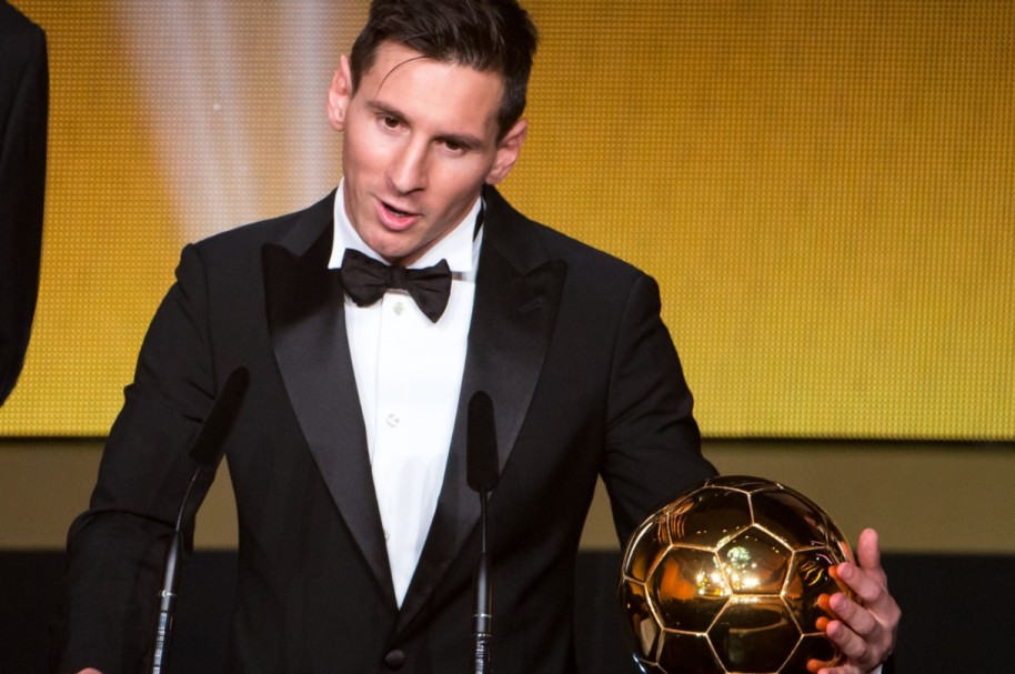 Lionel Messi con el Balón de Oro 2015