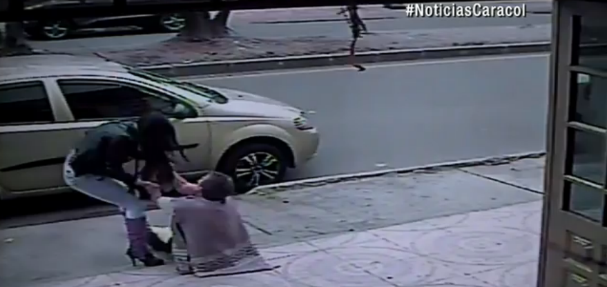 Una anciana había evitado la fuga de una presunta ladrona, en Bogotá. Pulzo.com
