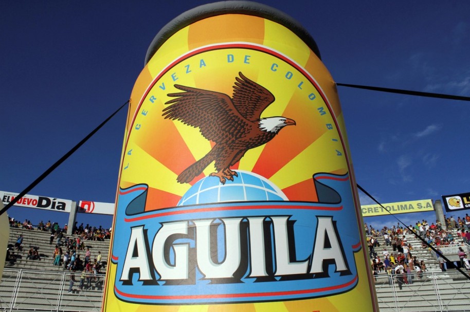 Cerveza Águila.