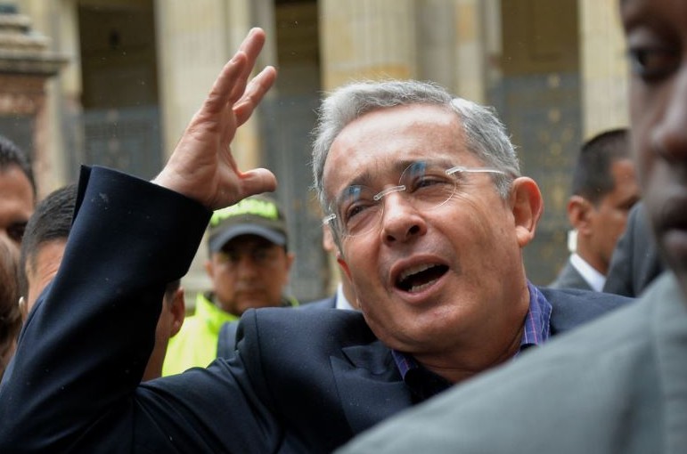 Rechiflas a Uribe en Pereira - Pulzo.