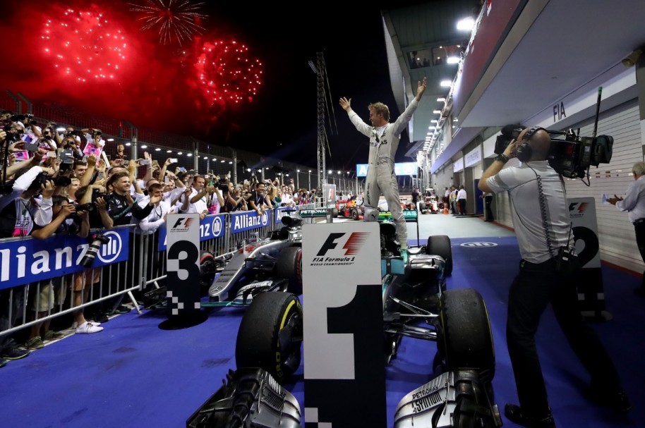 Rosberg celebra el triunfo en Singapur