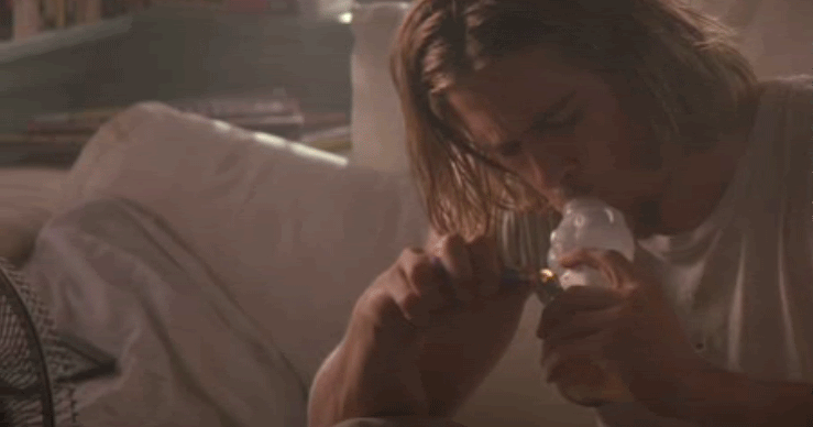 Brad Pitt fumando