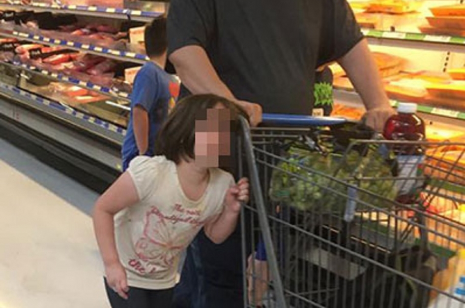 Hombre le jala el pelo a su hija Facebook