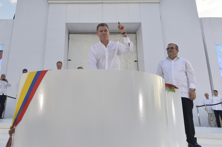 Santos firma el acuerdo de La Habana - Pulzo.com