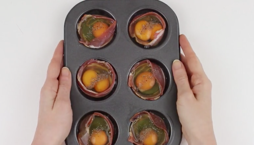 Huevos con tocineta al horno. Pulzo.com