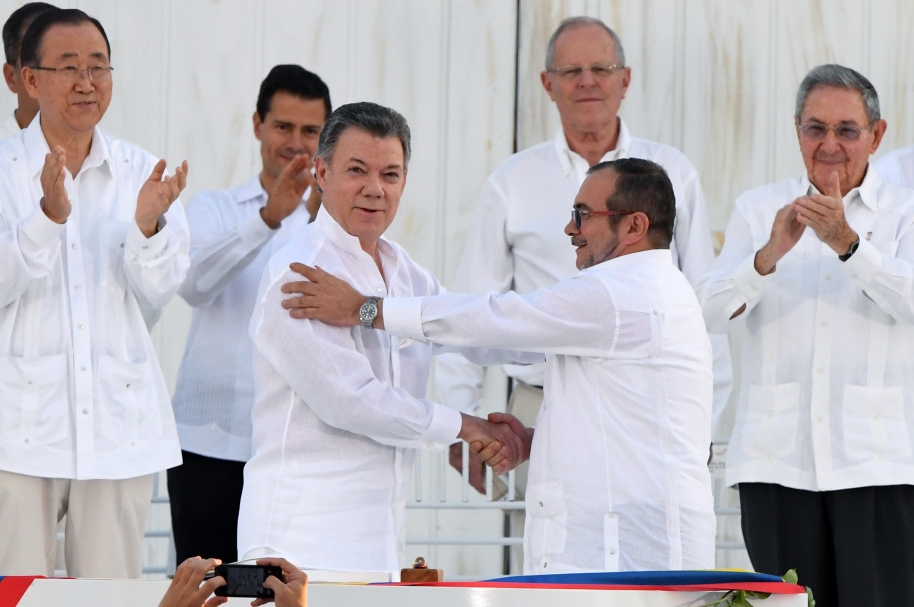Juan Manuel Santos y Timoleón Jiménez Pulzo.com