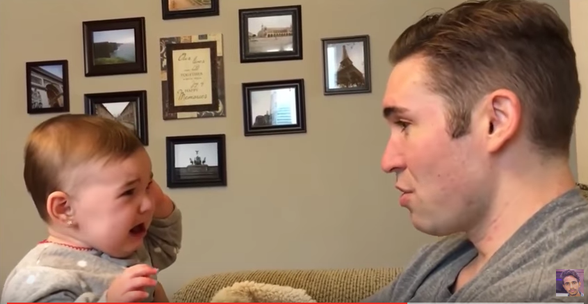 Reacción de bebé al no reconocer a su papá.