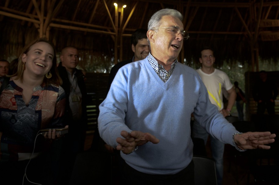 Uribe habla de acuerdo, pero alrededor de sus ideas