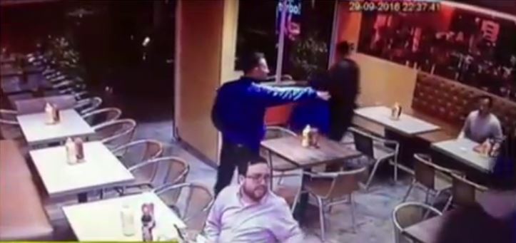 Pantallazo de video del segundo asalto.