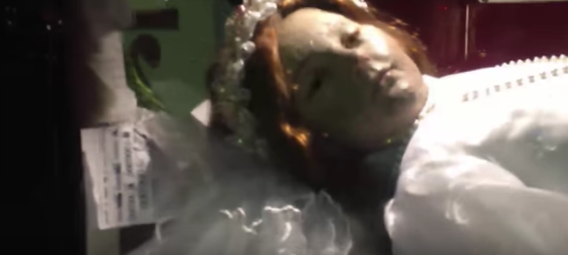 Supuesto cuerpo de niña mártir abrió los ojos. Pulzo.com
