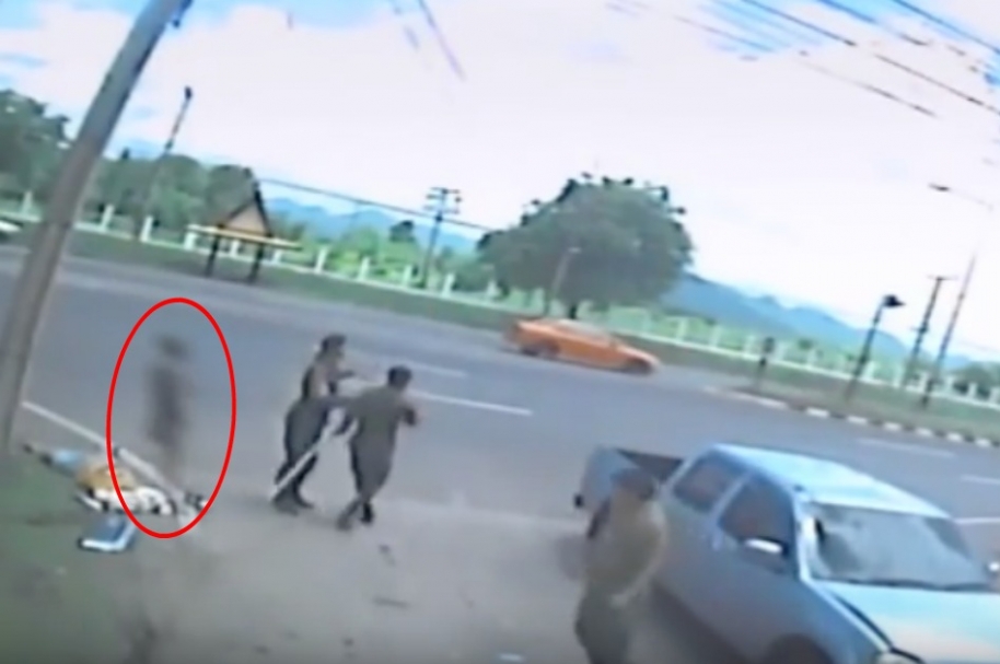 Supuesta alma de mujer que murió en accidente de tráfico. Pulzo.com Supuesta alma de mujer que murió en accidente de tráfico. Pulzo.com