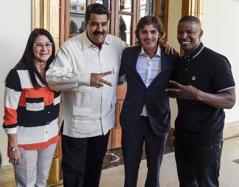 Nicolas Maduro junto a su esposa Cilia Flores, Lukas Haasy Jamie Foxx.
