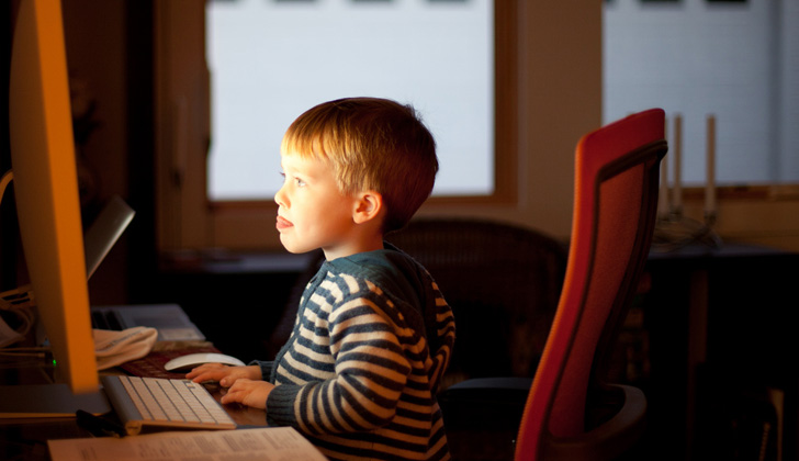 Vigilar a los niños en internet