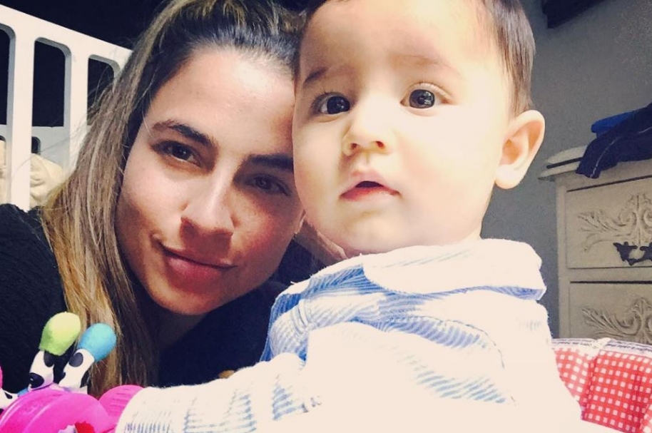 La actriz Carla Giraldo con Damián, su hijo menor,