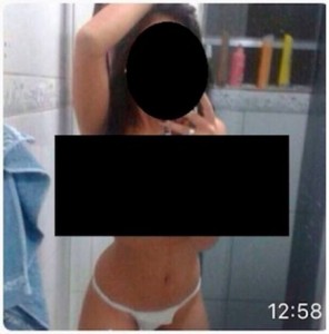 Chica desnuda en Whatsapp