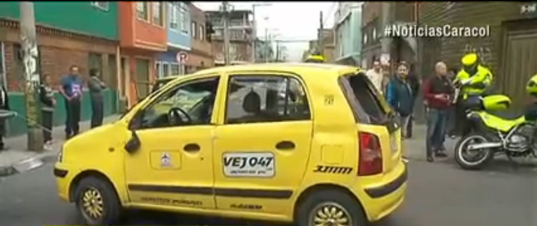 Taxi volcado en el sur de Bogotá
