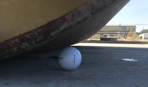 Aplanadora vs bola de golf