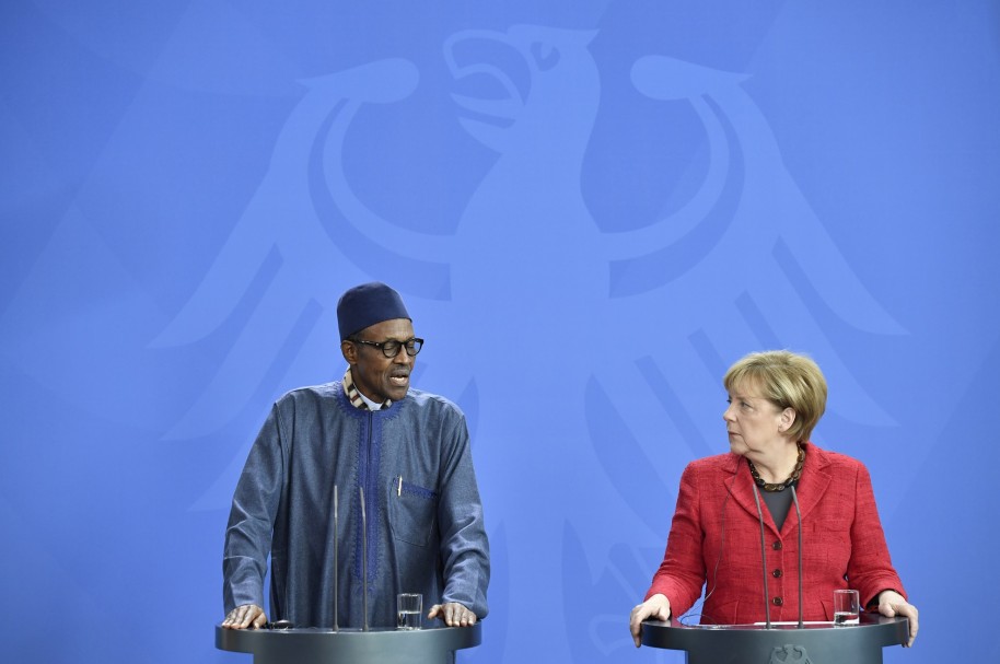 Presidente de Nigeria, Muhammadu Buhari, junto a la canciller alemana Angela Merkel