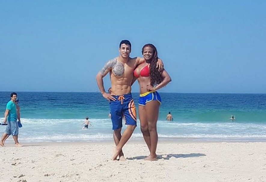La medallista olímpica Jackeline Rentería y su novio, el luchador Alexis Cuero.