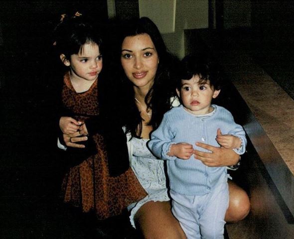 Kim Kardashian con sus hermanas Jenner