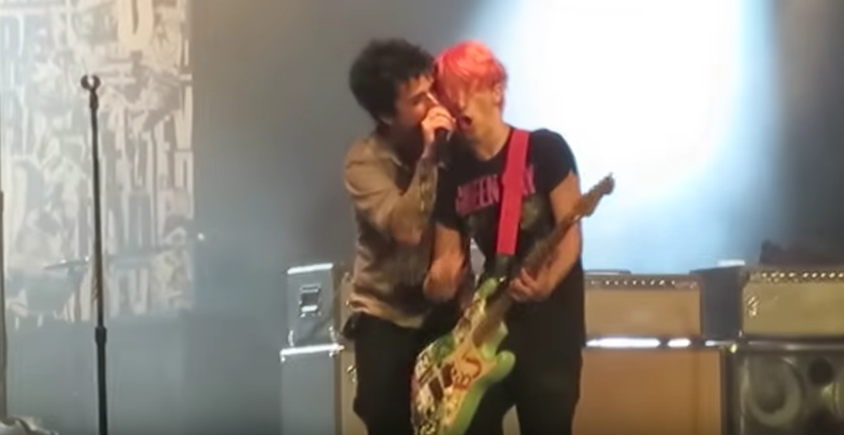 Fan de Green Day tocó con la banda en un concierto. Pulzo.com