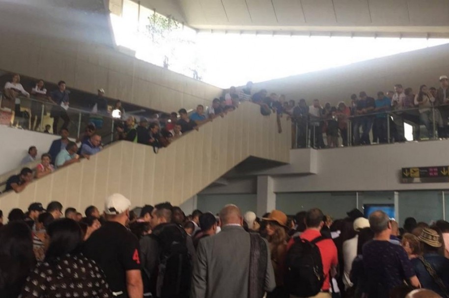 Caos en aeropuertos de Colombia