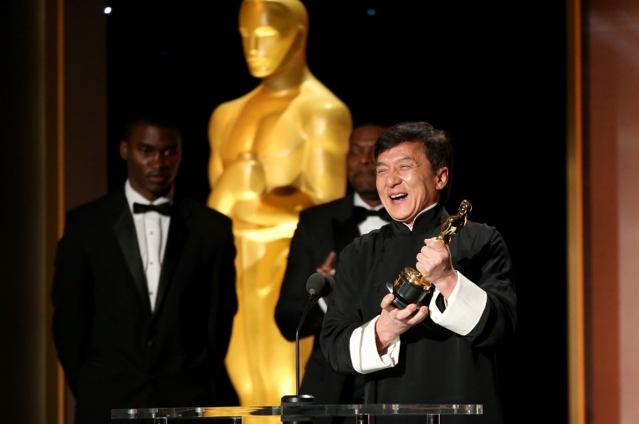 Jackie Chan recibe el Óscar