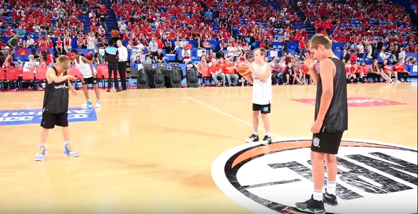 #MannequinChallenge en estadio de baloncesto, en Australia. Pulzo.com