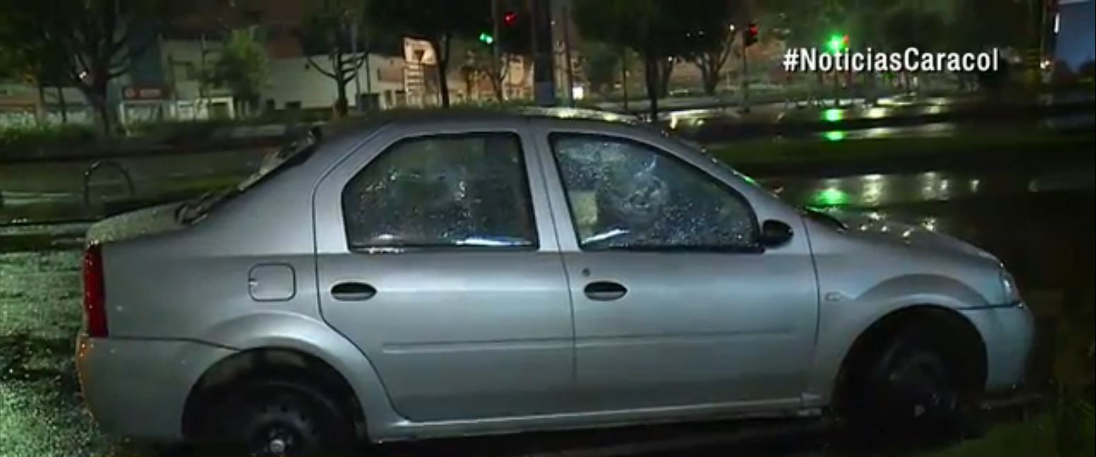 Este fue el carro atacado. El vendedor de tintos lo utiliza para transportar sus implementos de trabajo. Este fue el carro atacado. El vendedor de tintos lo utiliza para transportar sus implementos de trabajo.