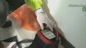 Esta maleta fue encontrada con varios celulares dentro de la casa de uno de los capturados.