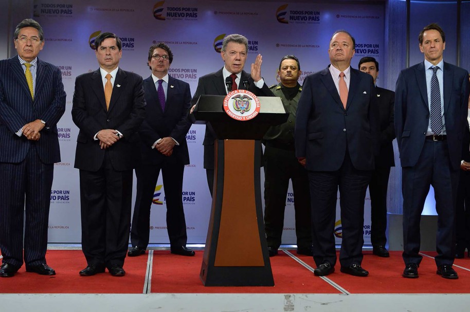 Juan Manuel Santos y sus ministros hablan desde la Casa de Nariño Juan Manuel Santos y sus ministros hablan desde la Casa de Nariño