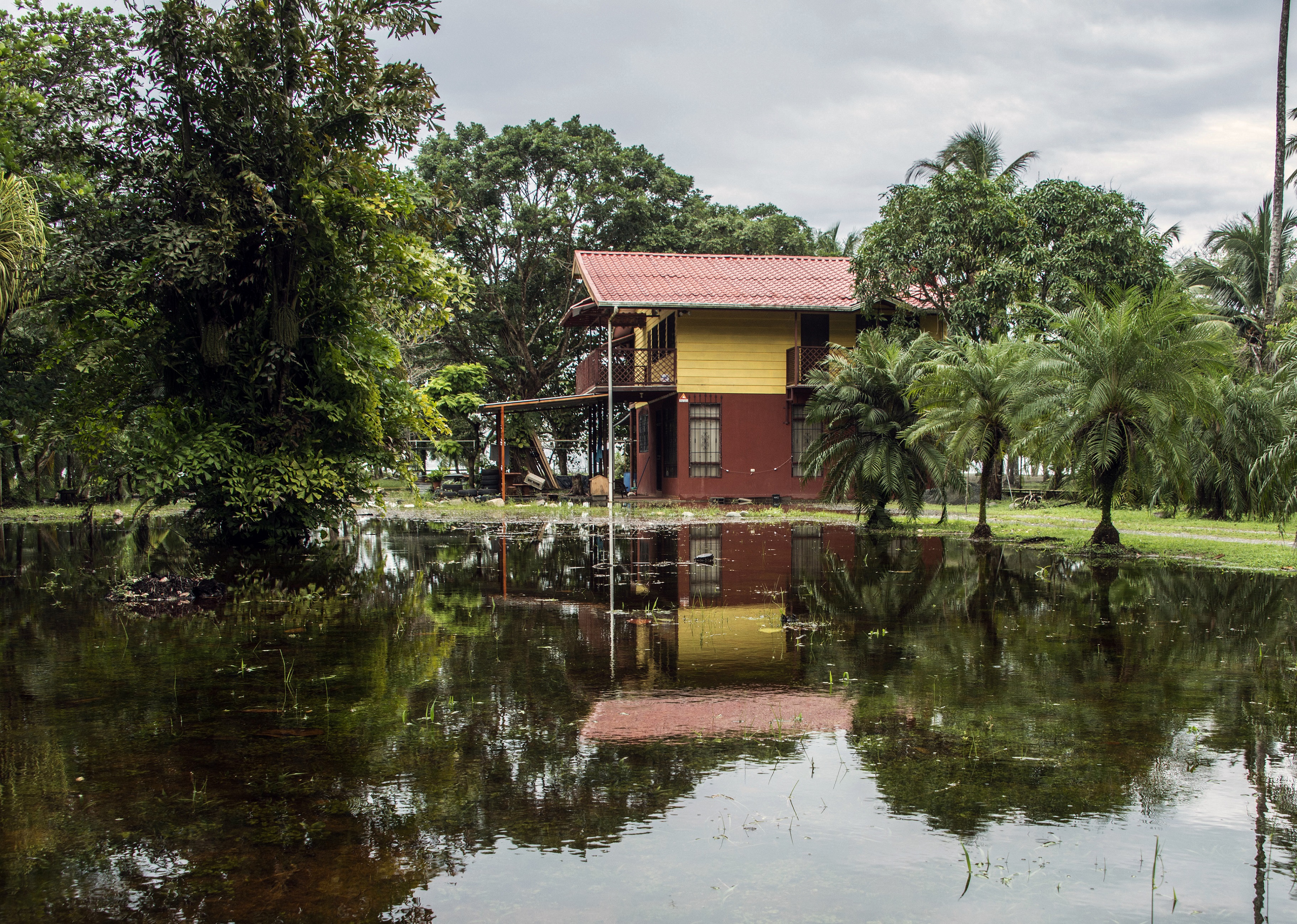 En Costa Rica, las lluvias provocaron inundaciones y aislaron algunas viviendas