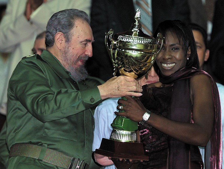 Fidel Castro y Mireya Luis