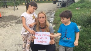 Familia de Leopoldo López protesta