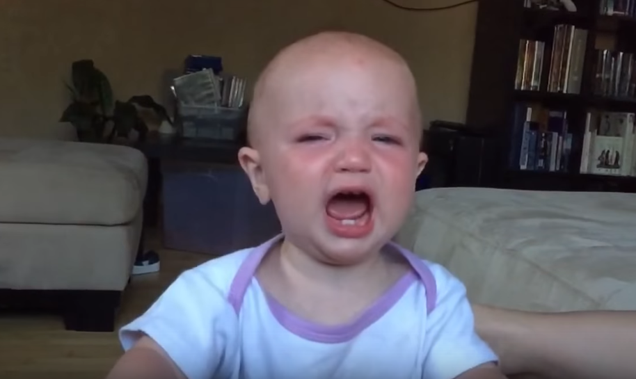 Bebés llorando en cámara lenta