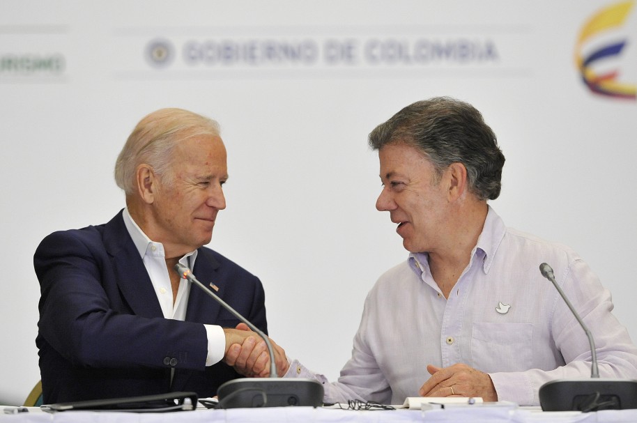 Biden pide que Trump no cambie relaciones con Colombia