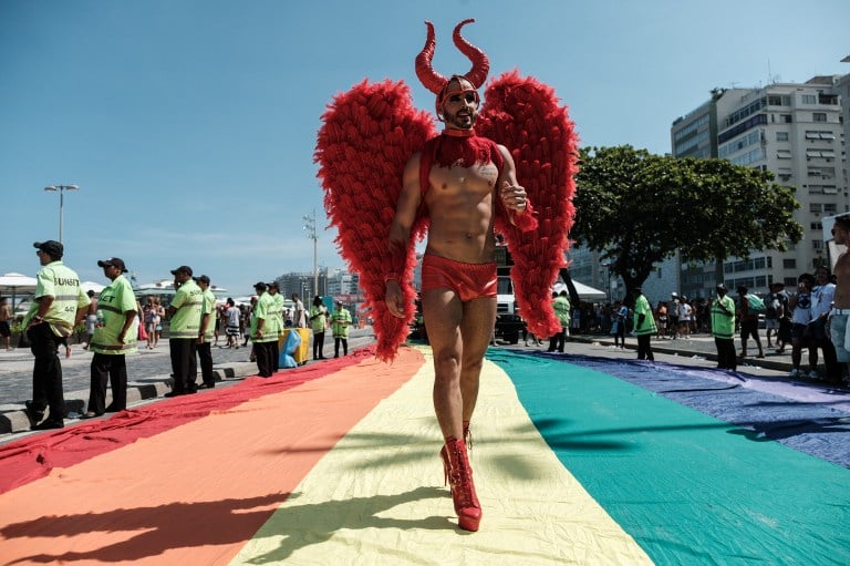 Río de Janeiro alza su voz en favor de derechos LGBT con desfile del Orgullo.