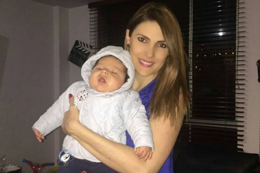 Ana Karina Soto, presentadora de Noticias RCN, y su hijo Dante, de 3 meses.