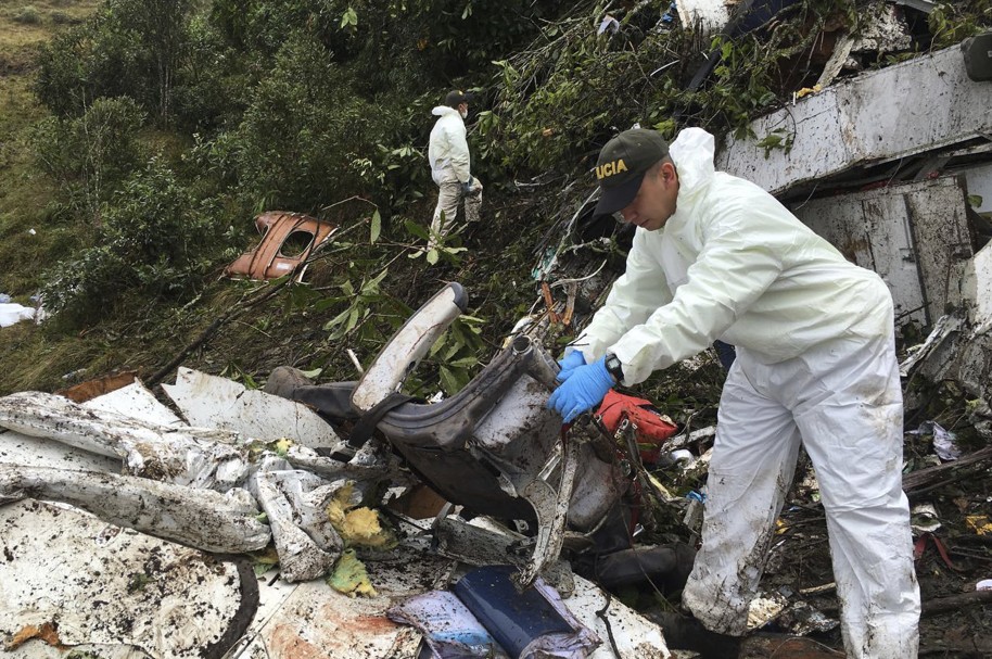 Imágenes del rescate de cuerpos, luego del accidente en Antioquia