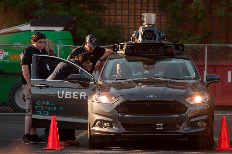 Uber experimenta con vehículos autónomos