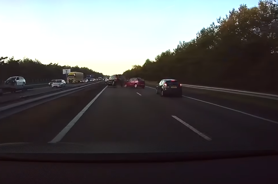 Carro Tesla predice accidente