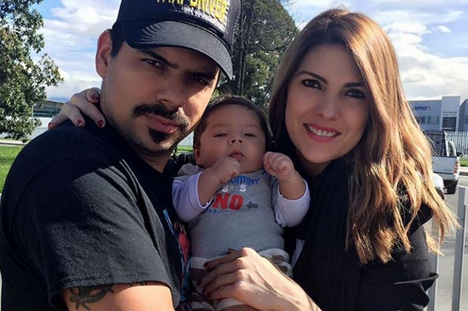 Ana Karina Soto, presentadora de Noticias RCN, junto a su esposo, el actor Alejandro Aguilar, y su hijo Dante.